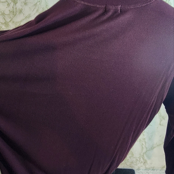 Pulse Ribbed Knit Long Sleeve Top - Picture 7 of 9